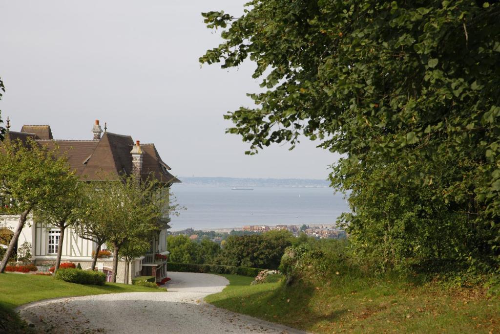 Manoir De Benerville Bed and Breakfast Deauville Buitenkant foto